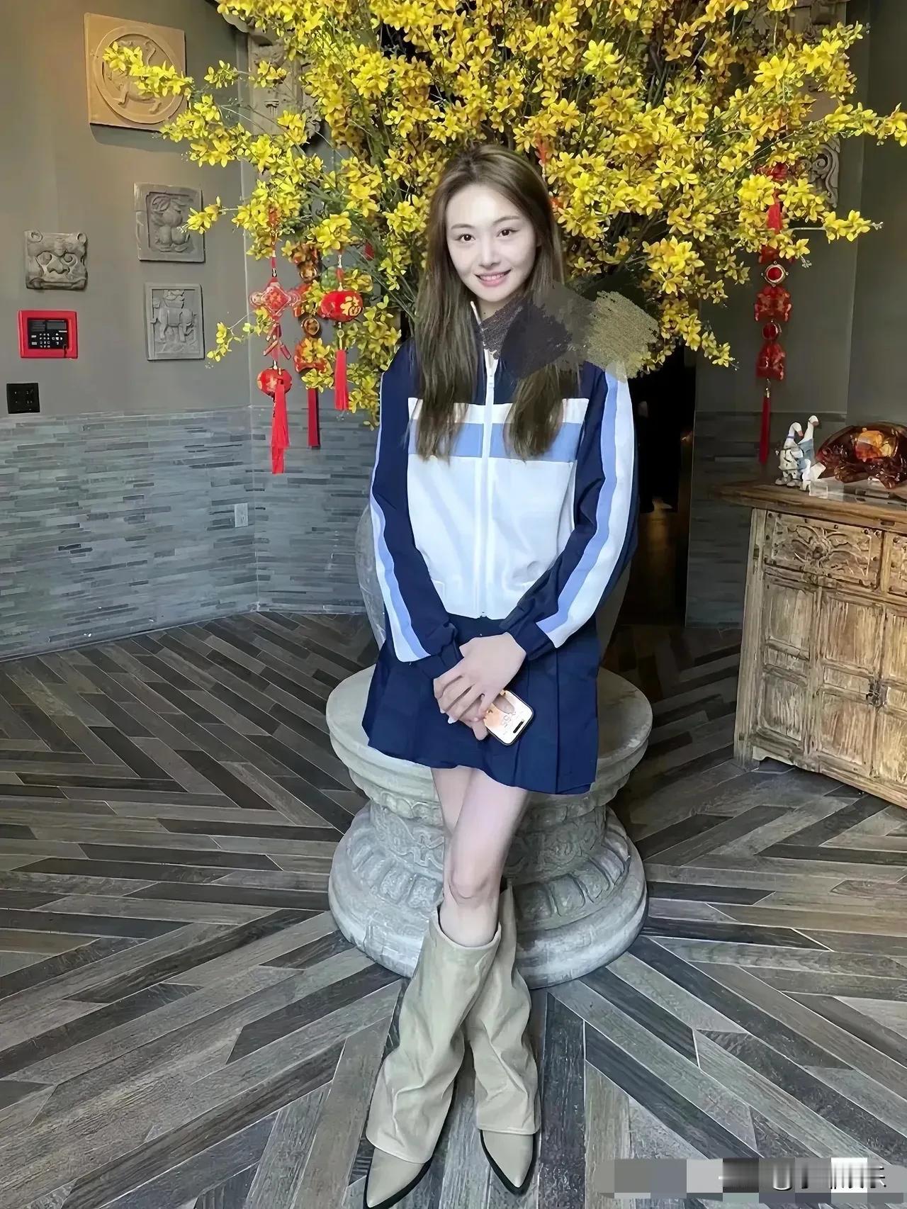 她糊了以后，我才发现她是真的漂亮！可惜了，永无复出机会。说句实话，她演过的电视，