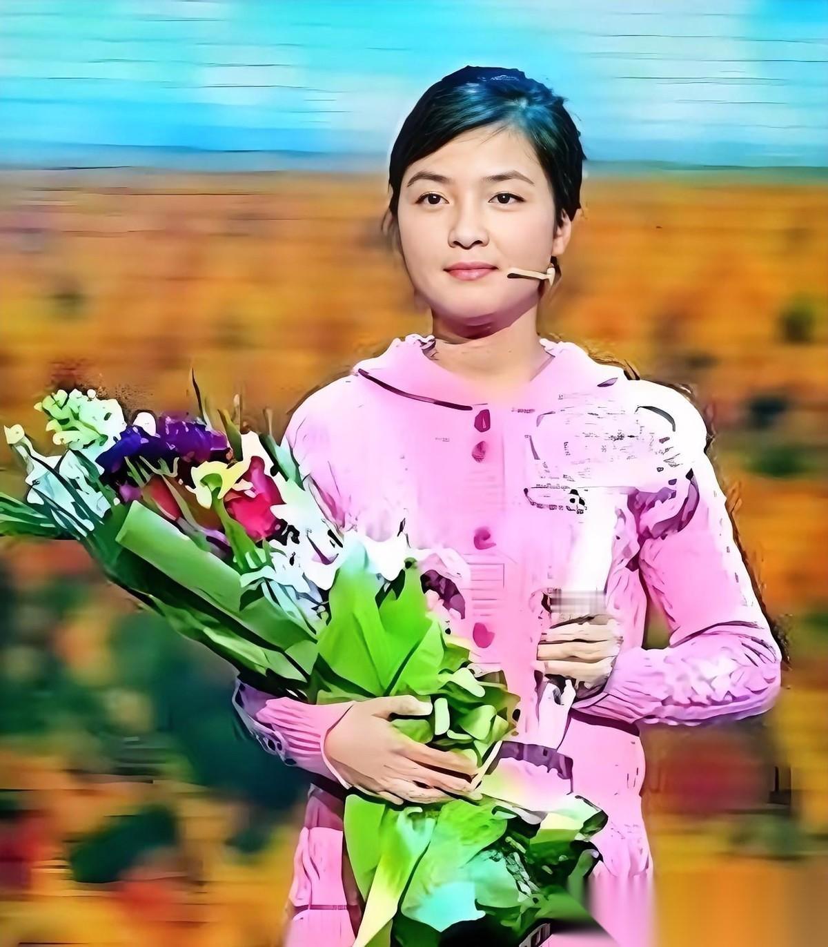 泪目！山西1女孩，5岁时父亲车祸去世，母亲无力抚养5个孩子，含泪把她送人，新家男