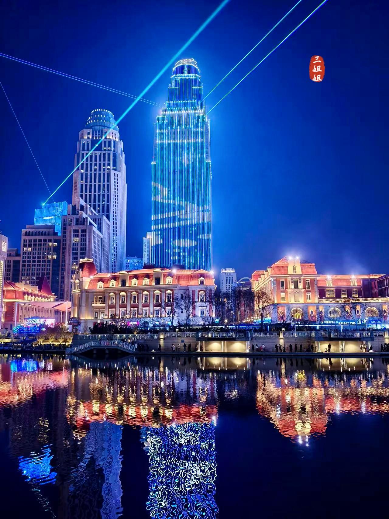 别再问我天津夜景好不好看，海河之夜灯光秀“直接封神”。
去了一趟天津，回来总是忘