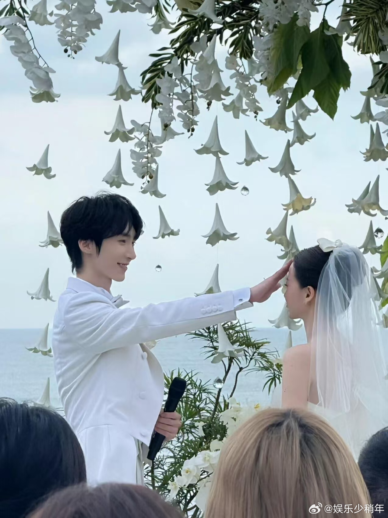 赵磊 因为爱情所以我们选择了结婚 从赵磊的口中说出这样的话，真是满满的甜蜜感！结