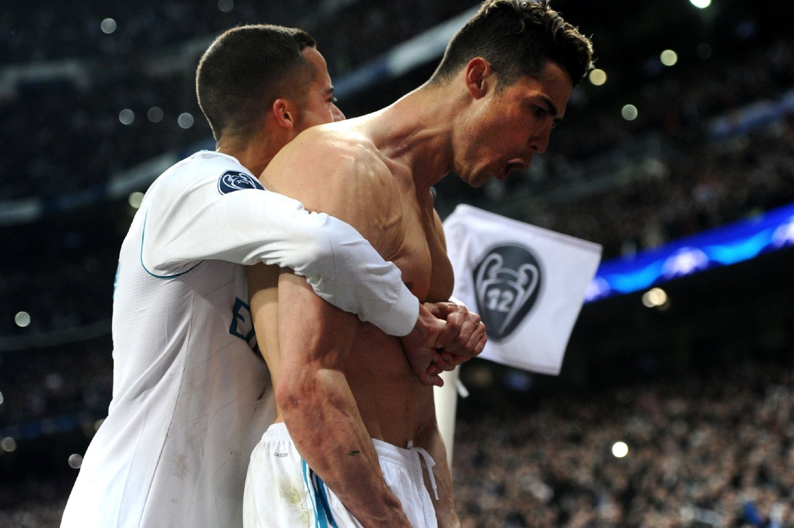 -“C罗离队后，皇马迎来了转型期，那段日子是不是很难熬？”巴斯克斯：“C 罗的伟