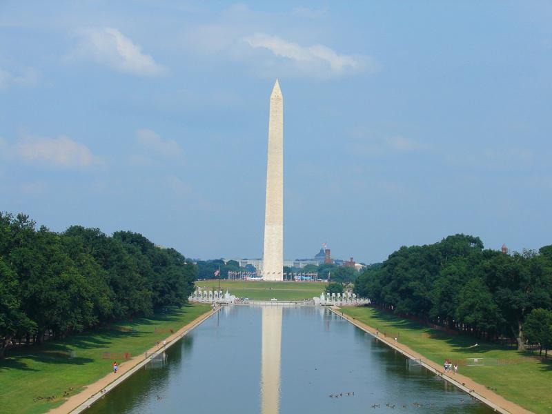 华盛顿纪念碑（Washington Monument）内壁嵌有约188-193块