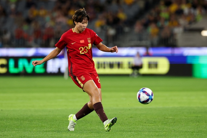 邵子钦加盟本菲卡女足 据获悉，22岁的中国女足前锋邵子钦将启程前往葡萄牙，开启自