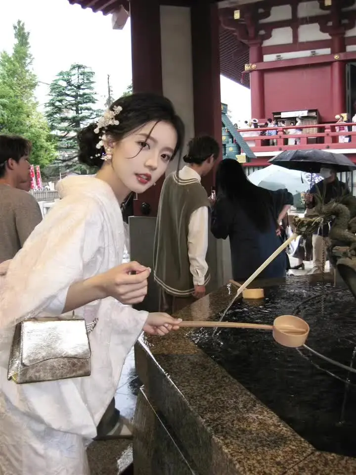 待她如翡我如苇 此后她悔我亦不悔.