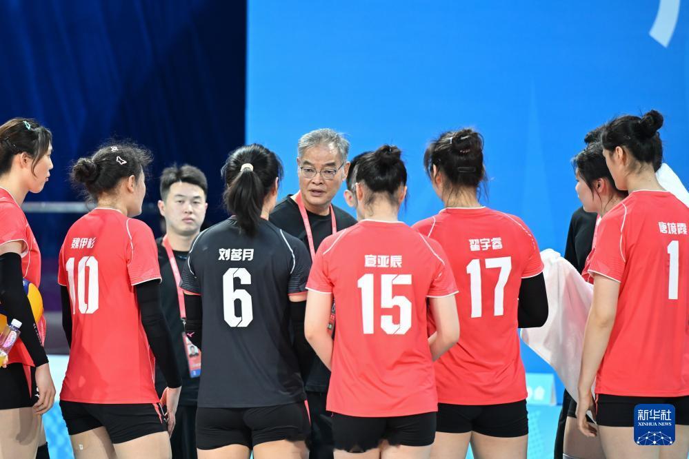 女排U18，A组排名依次是江苏/浙江/四川/广东/福建/重庆，B组上海/山东/河