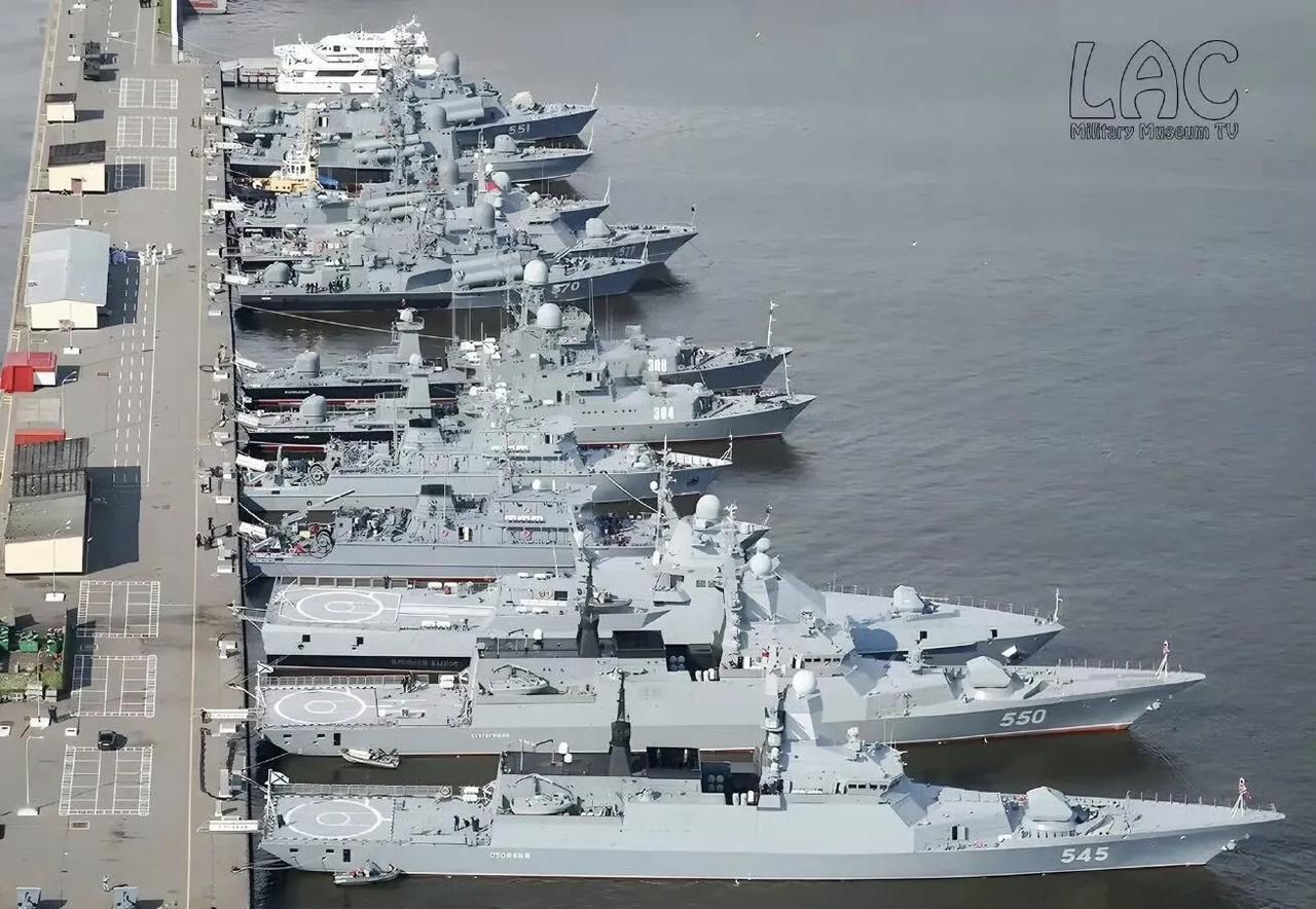 俄罗斯海军庞大的导弹舰群，既有充满了历史厚重感的苏联时期的导弹舰，也有现代化的配