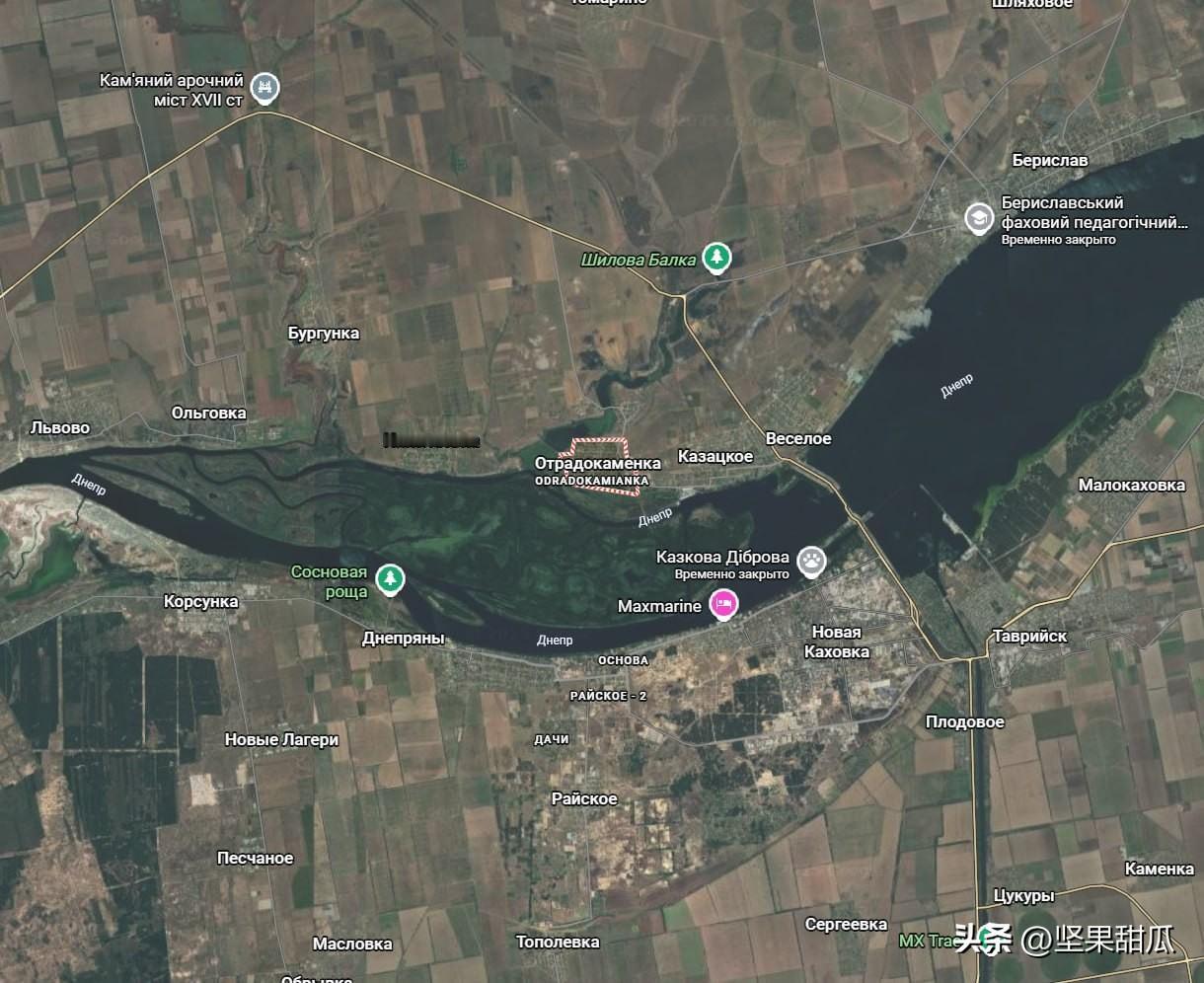 第聂伯河右岸，俄军空降兵突击队已控制奥特拉多卡缅卡村的部分地区。他们正在遭到越来