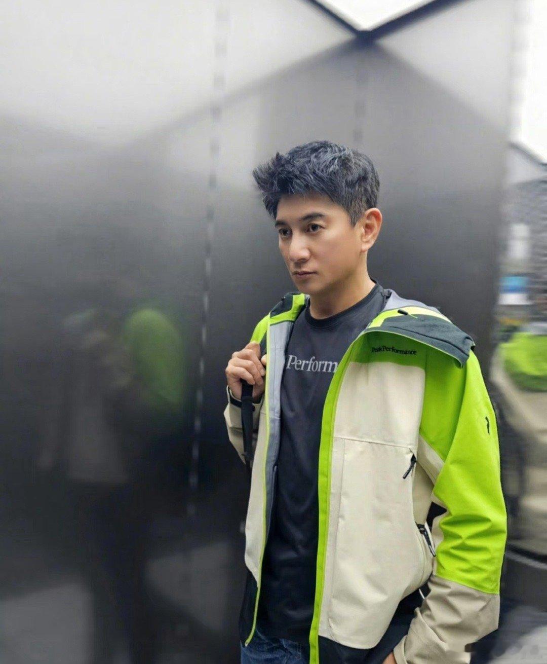 吴奇隆54岁状态，帅哥果然不会变老[酷] ​​​