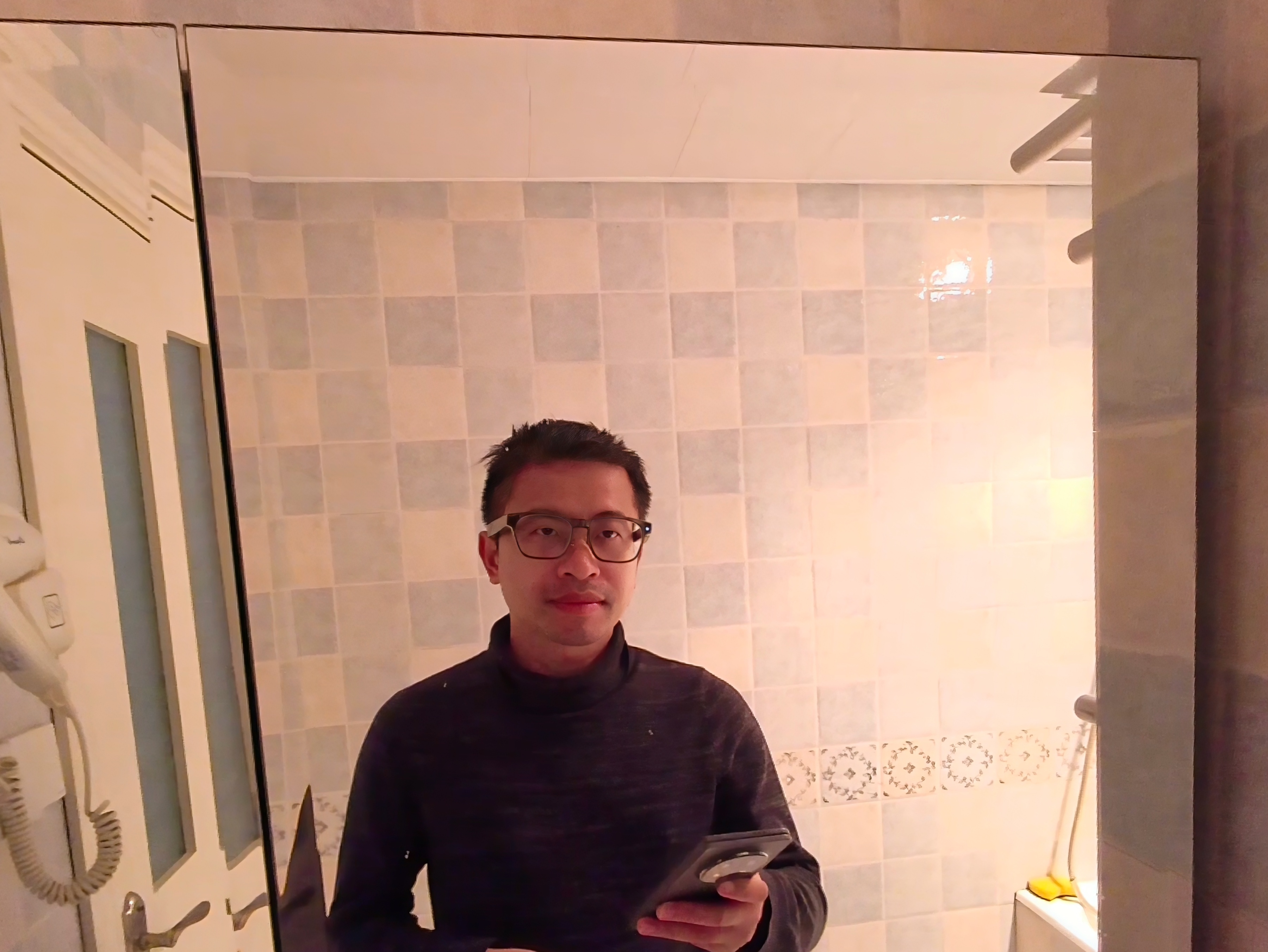 想子的眼镜戴了一天，佩戴感比想象中的好，可以替代普通的近视眼镜，而且还能听音乐、