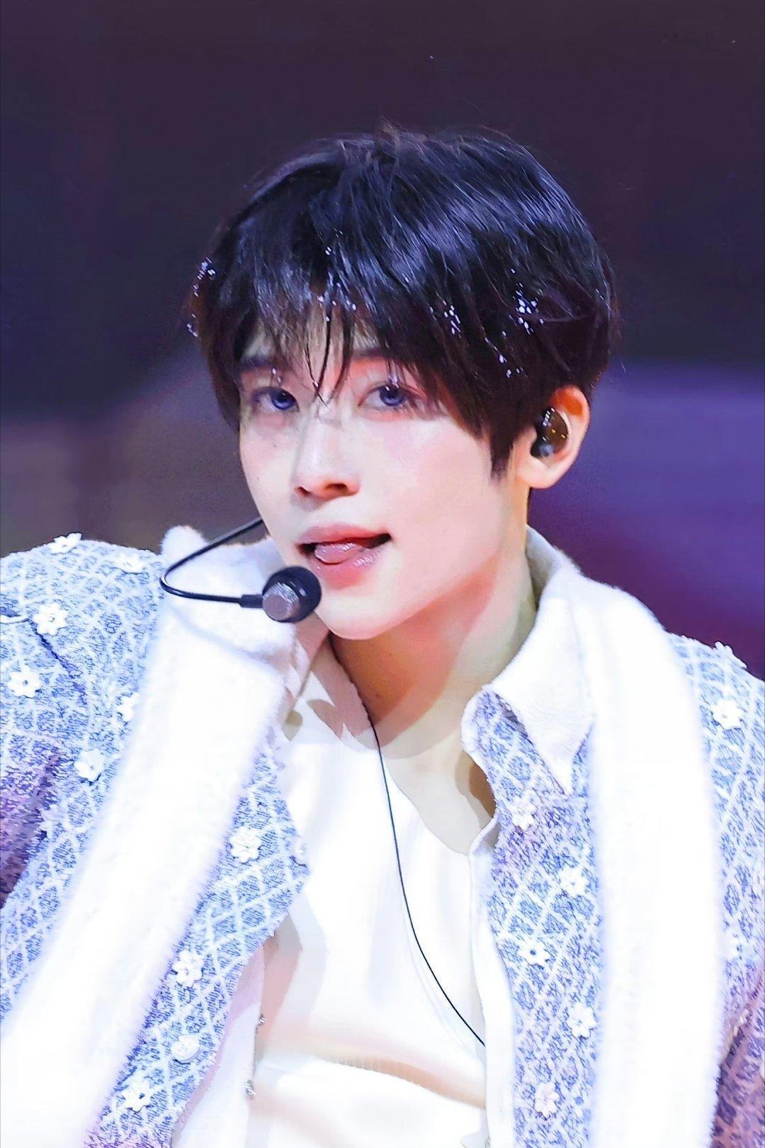 吴是温 ❄️吴是温 愿颜一 他是雪地小王子呀 