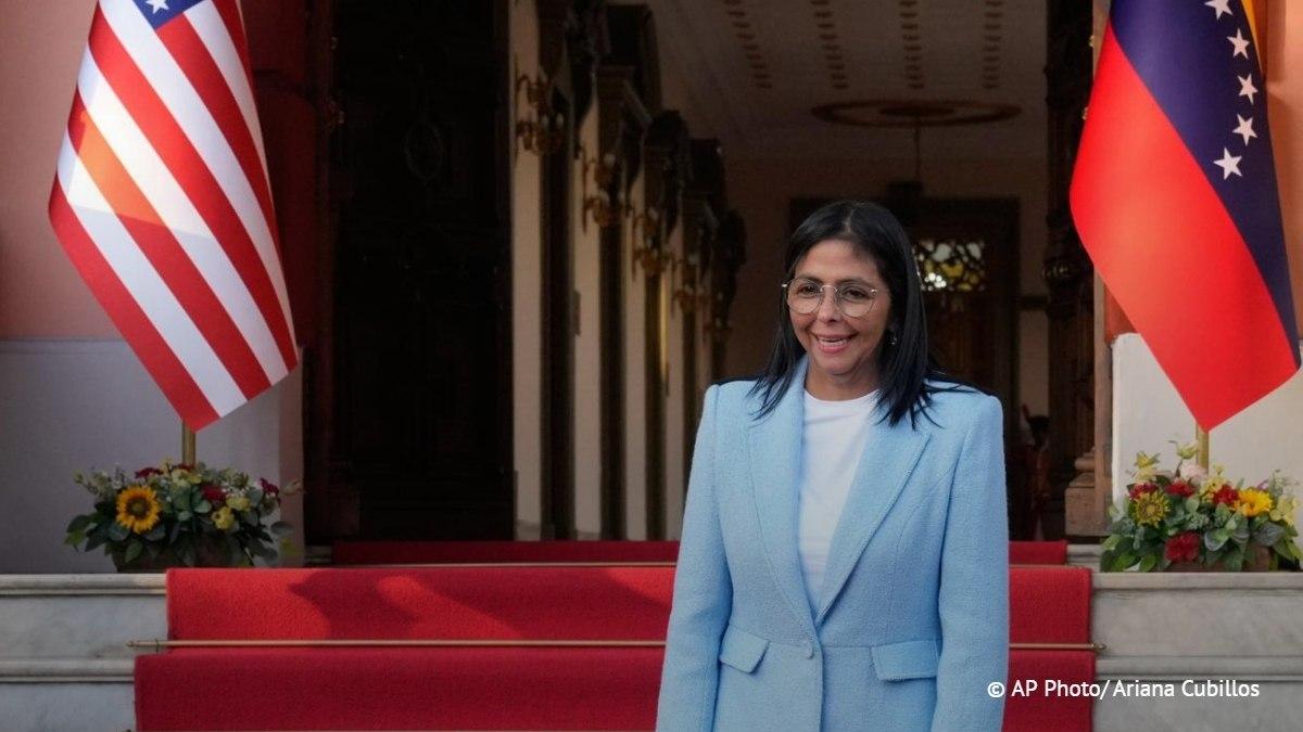 美国财政部宣布，正式解除对委内瑞拉临时总统德尔西·罗德里格斯的制裁。
 
今年3