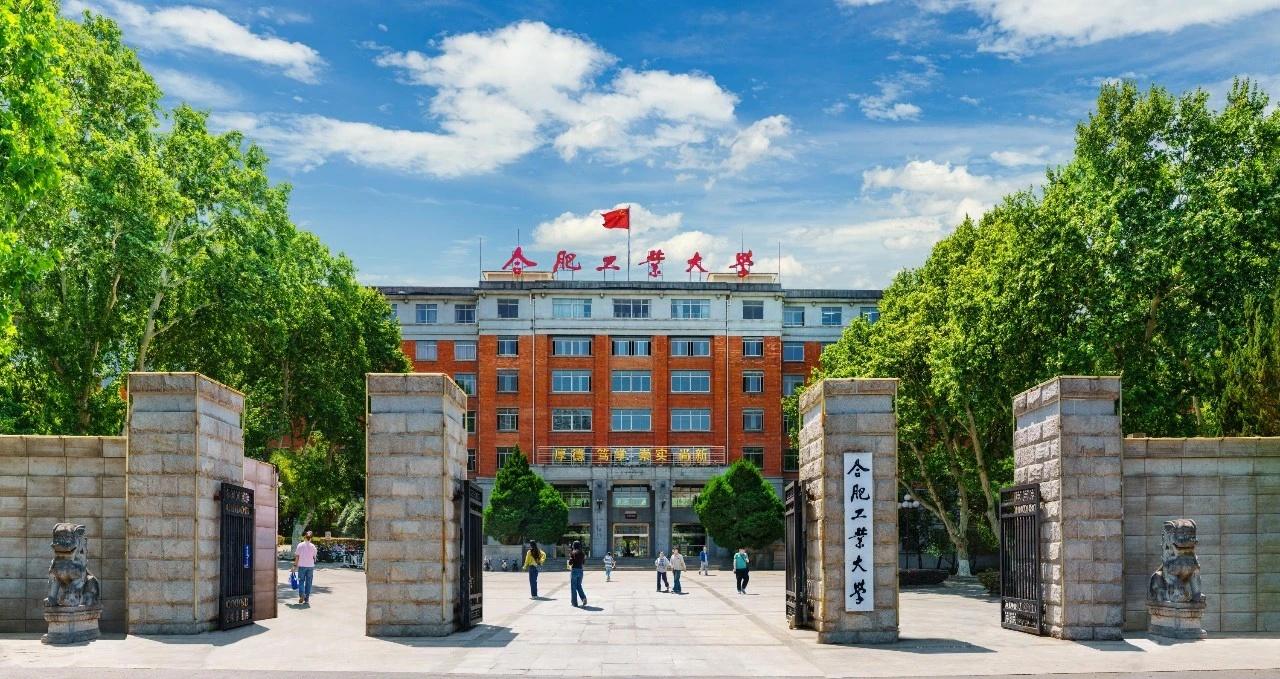 传说建安十三年曹操率军南下，屯兵合肥在此挖塘量兵。2002年斛兵塘入选市级历史文