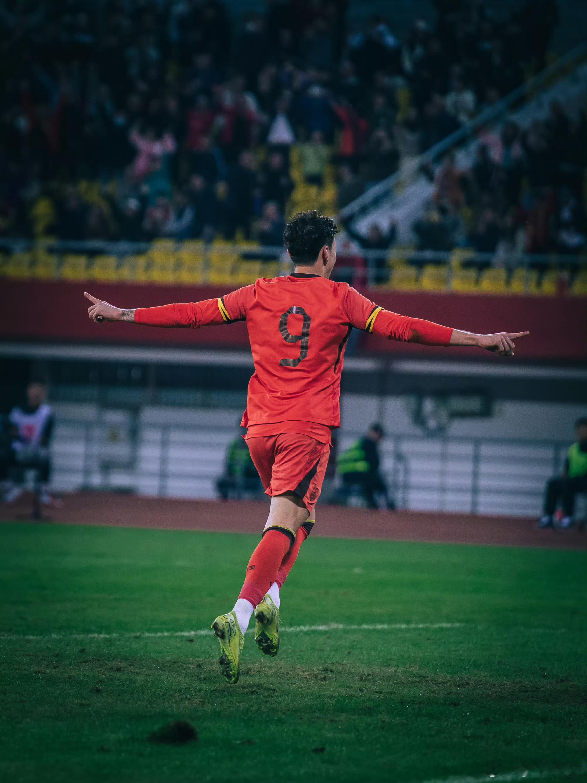 今晚19点35分，熊猫杯U22国足迎战乌兹别克斯坦U22，晚8点，亚洲杯外围赛中