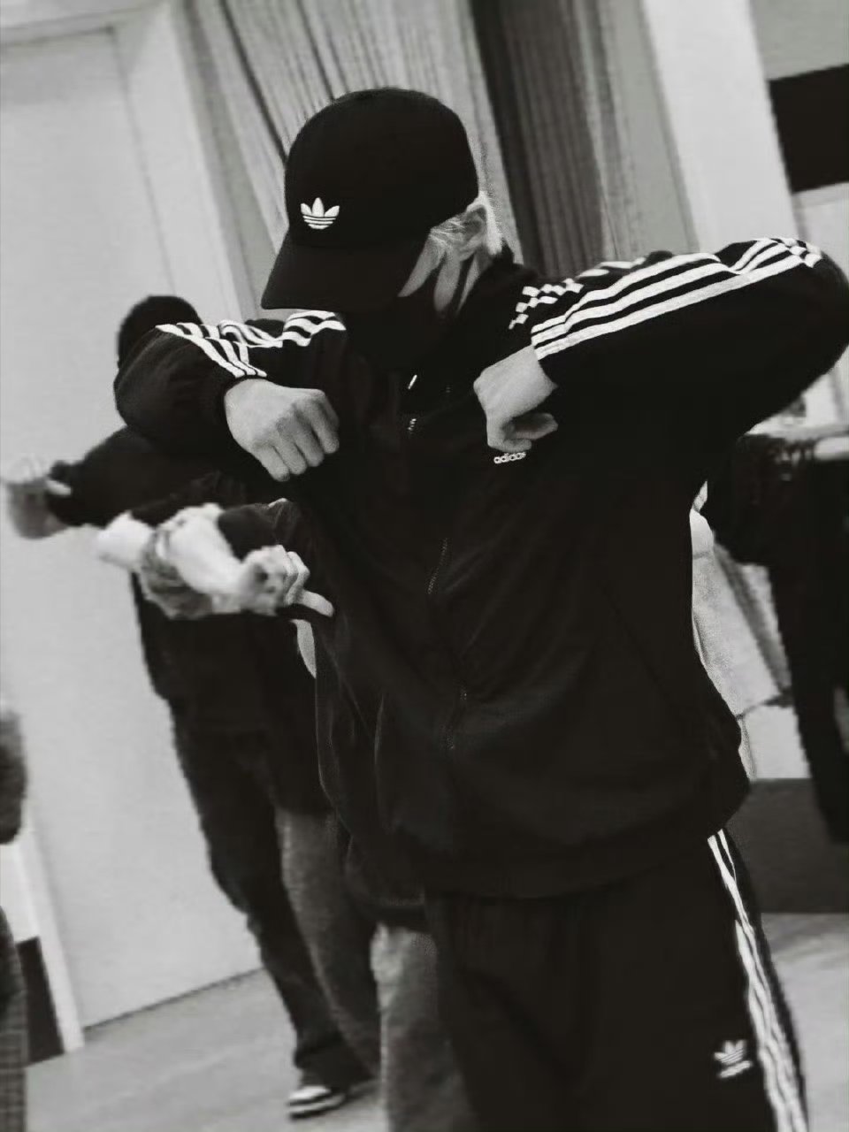 王鹤棣gai新歌上线，真的太酷了，听起来，期待棣棣演唱会