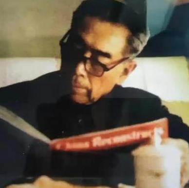 1997年，中国银行内部查账时，竟发现周总理代管账户，在30年前存了1.2万英镑