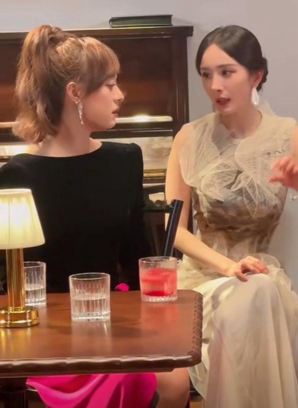 今年一直被女性群像吸引，没有雌竞，只有相互之间的理解和支持，看到了女孩子之间的惺