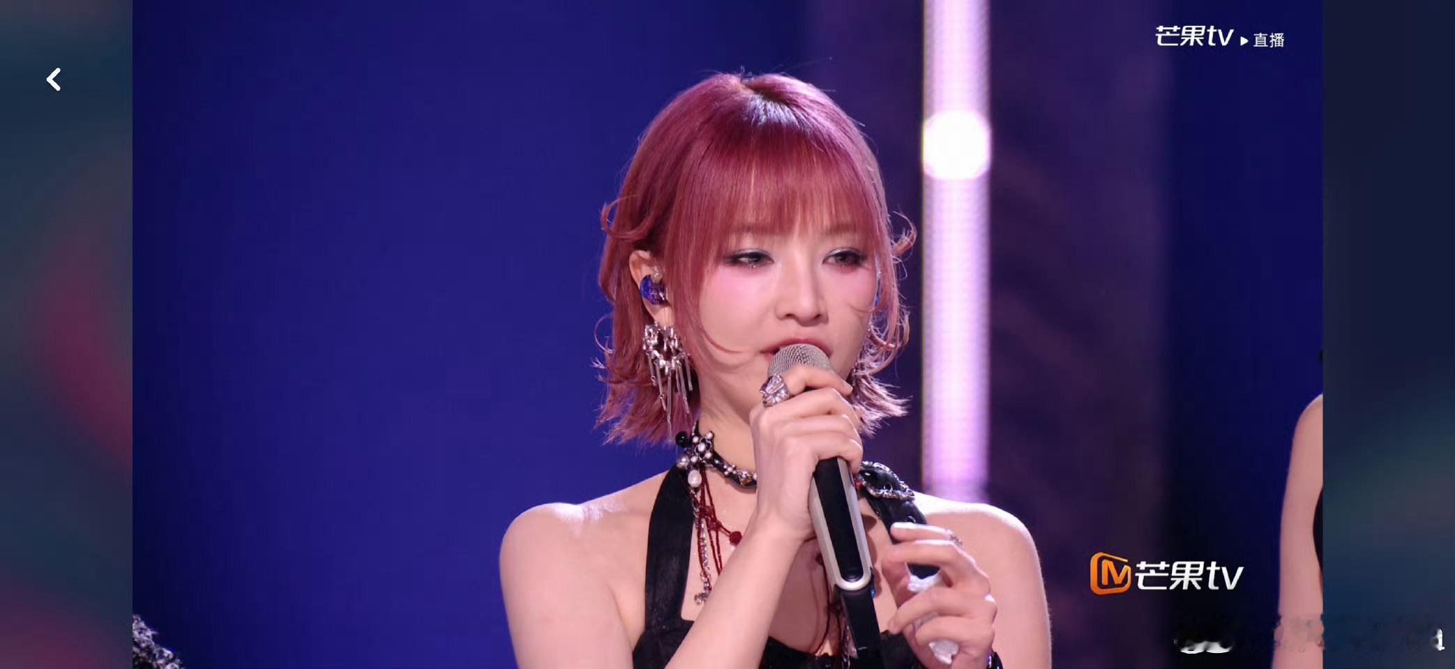 黄灿灿进步好大黄灿灿真的肉眼可见在努力，不断突破自我，舞台蜕变超明显，成长太惊艳