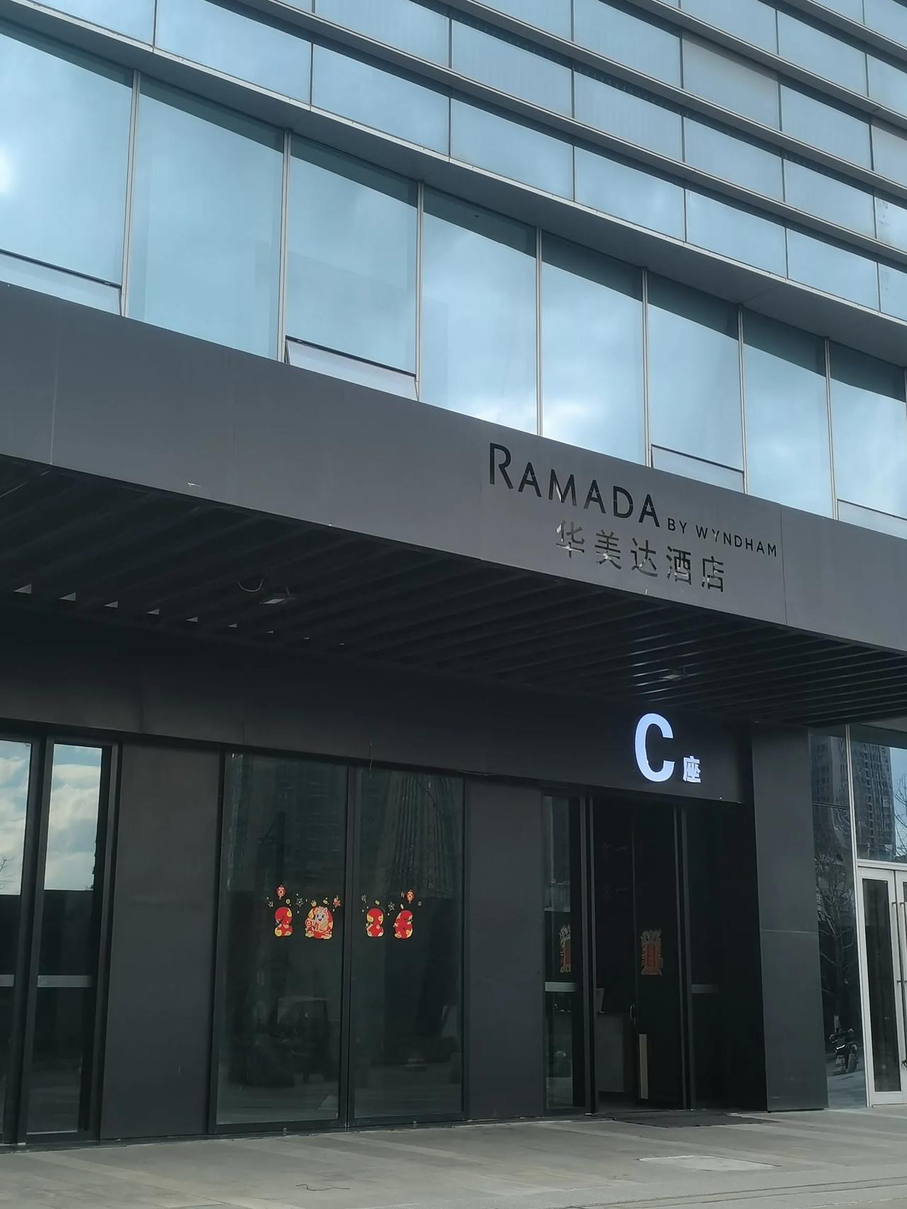 昆明环城南路上的这个老螺蛳湾这边，本来以前是大悦城的，后面改名称了叫好悦天地！这