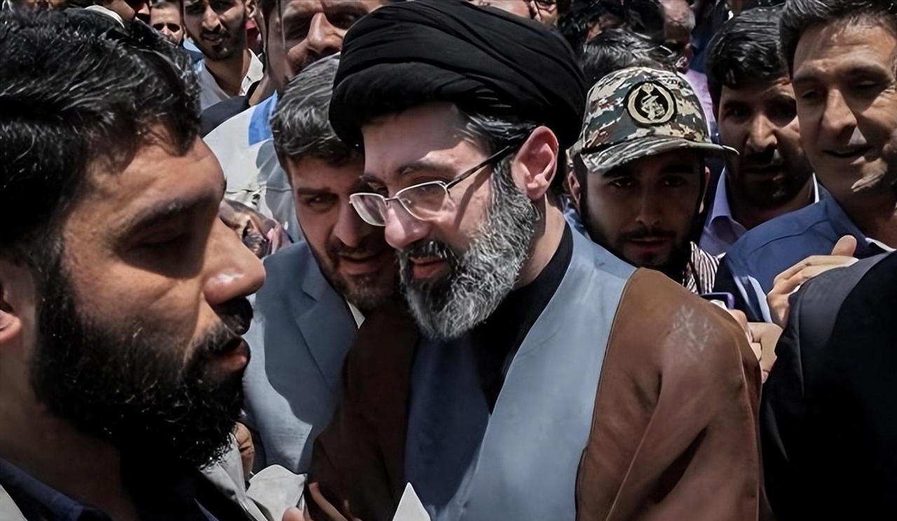 伊朗最高领袖发声了！直接扔出两个“王炸”！ 
当地时间4月5日，伊朗最高领袖外事