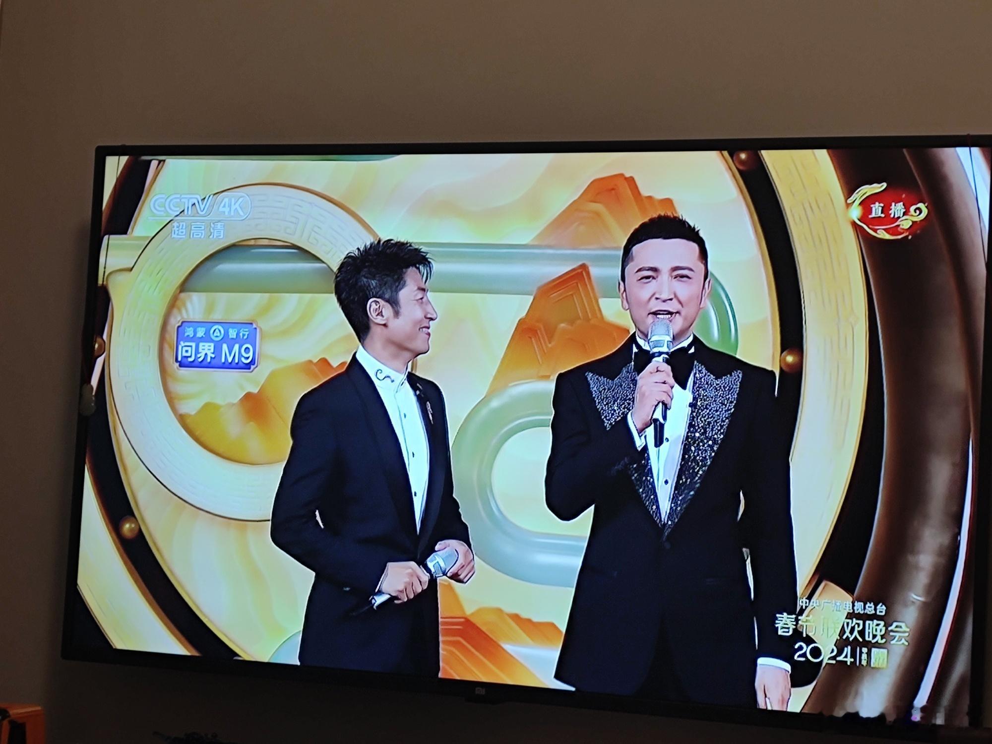 #春晚点赞问界M9是新能源汽车代表# 问界和小米出现在春晚上，这说明一个新时代已