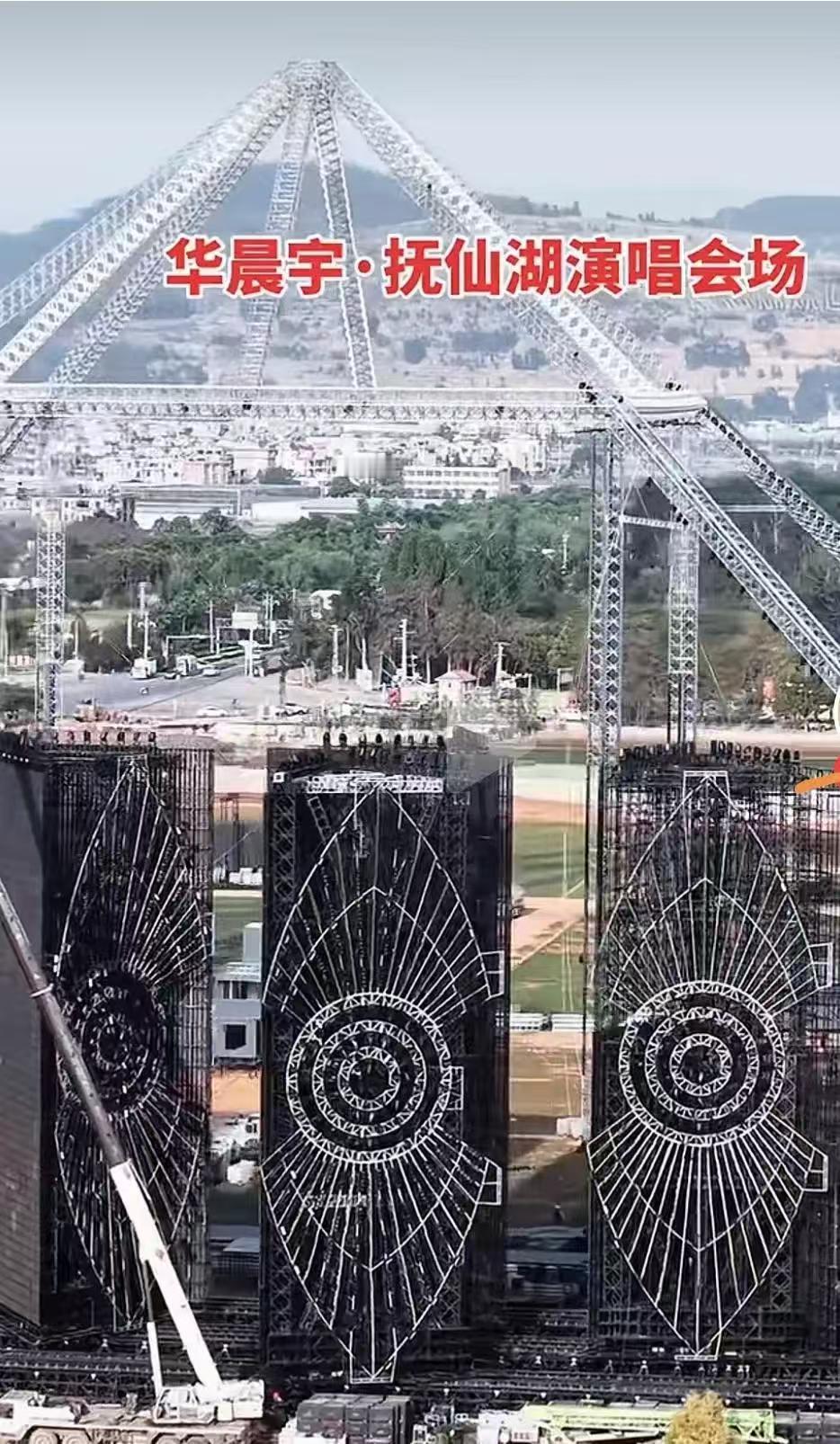 动不动就建火星乐园，那里的本地村名都不让住了，就是说破坏生态！那为什么让他和外资