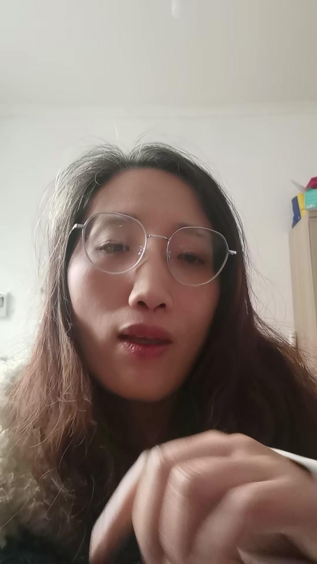 🌿家底薄的家庭最易内耗，老人不像老人，不帮衬还总挑刺，小事插嘴大事不出力。年轻