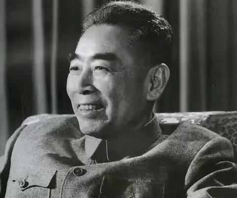 反对分等
        1964年初，摄影师跟随周总理出访亚非欧十四国安全胜利