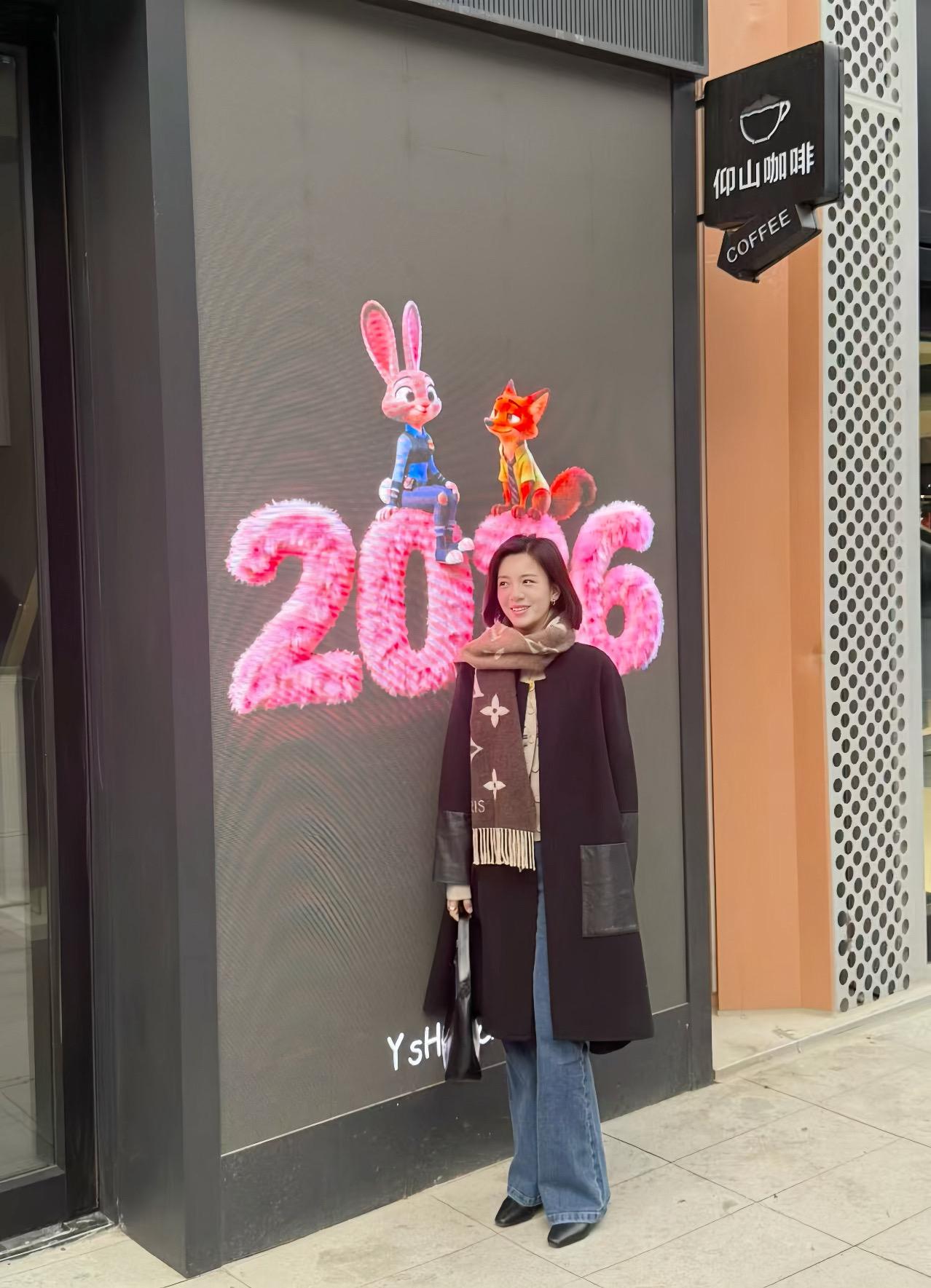 人总需要片刻的快乐，来爱上这日复一日的生活