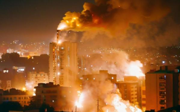 绝大多数人看到特拉维夫断电，第一反应是伊朗在报复——没看到的是，这枚导弹打的根本