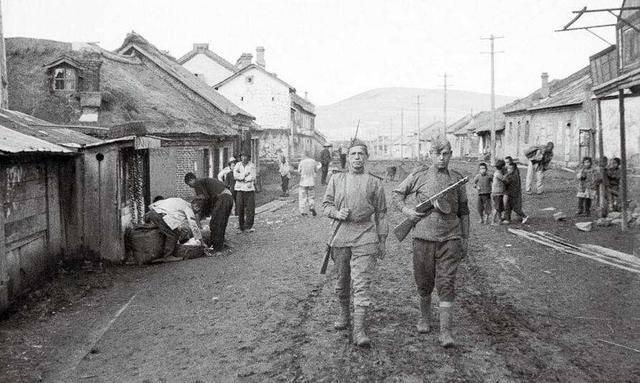 1946年，东北匪首许福派姘妇色诱苏军军官，苏军当场缴了我军400人的枪，关键时