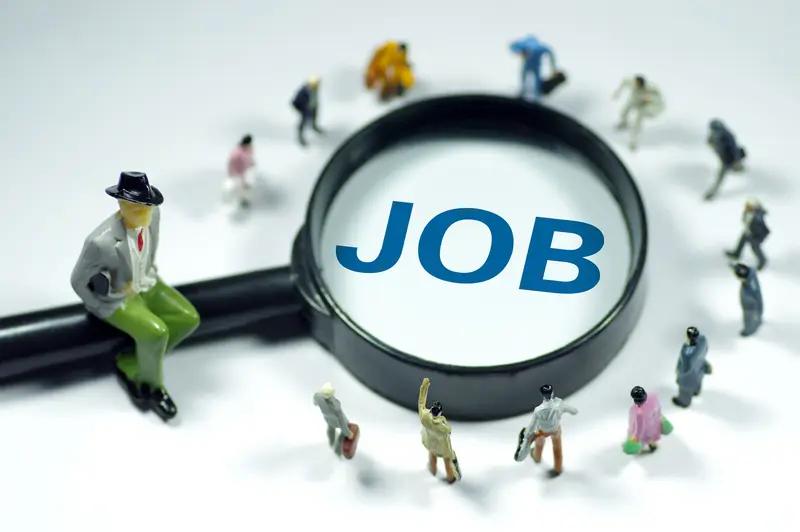 英国这就业形势可太严峻了，近百万青年陷入就业危机。2026年16至24岁青年失业