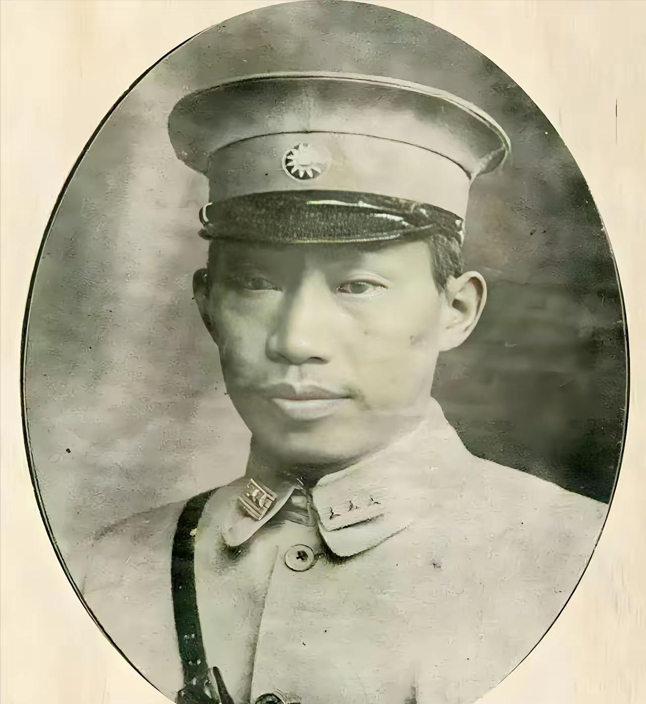 1935年，贵州军阀王家烈被迫交出兵权，出省“考察”。蒋介石当面给了三万块大洋做