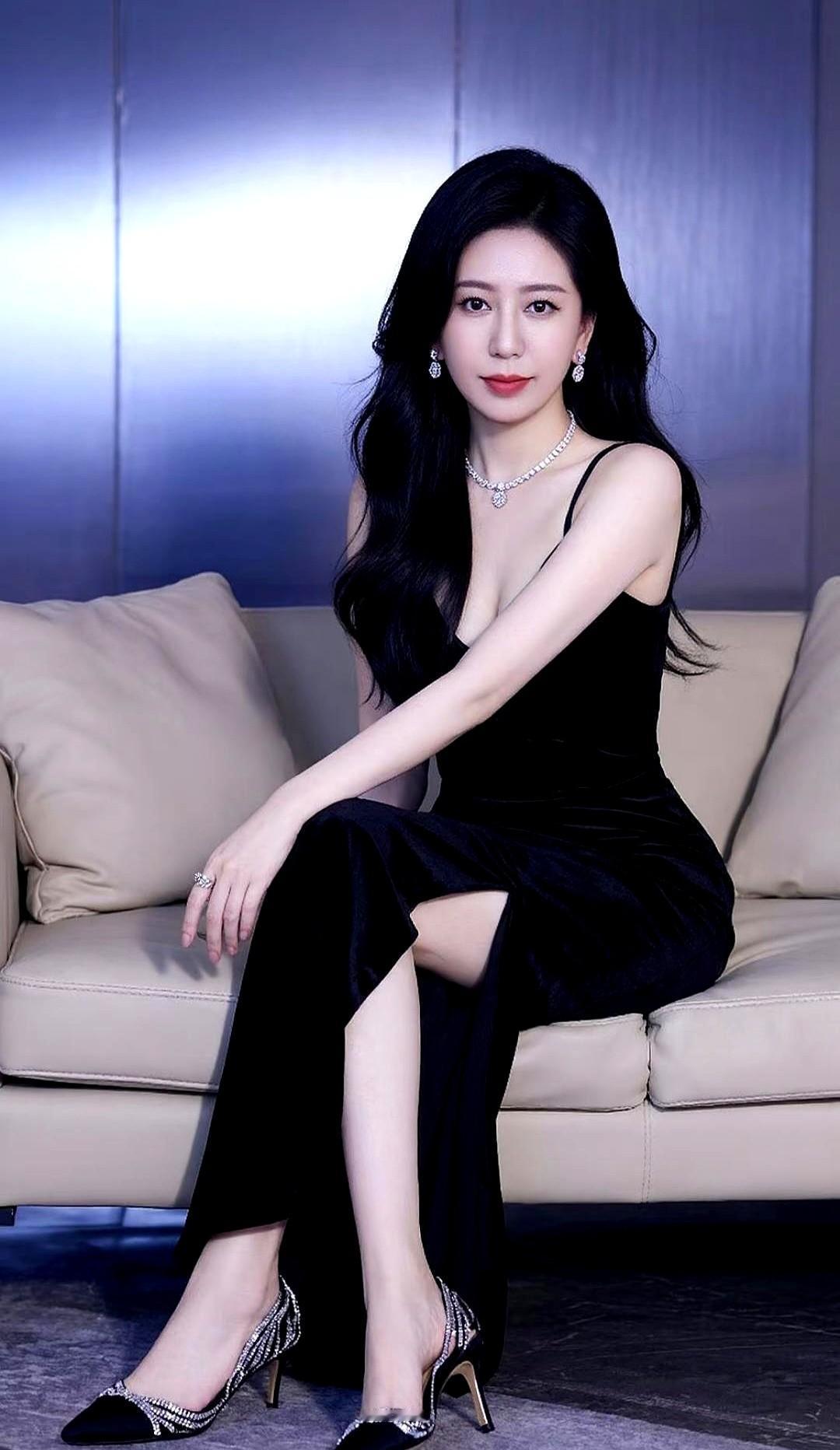 我发现教育出色的家庭，
可有些父母的教育就是把孩子当出气筒，完全控制不住自己的情
