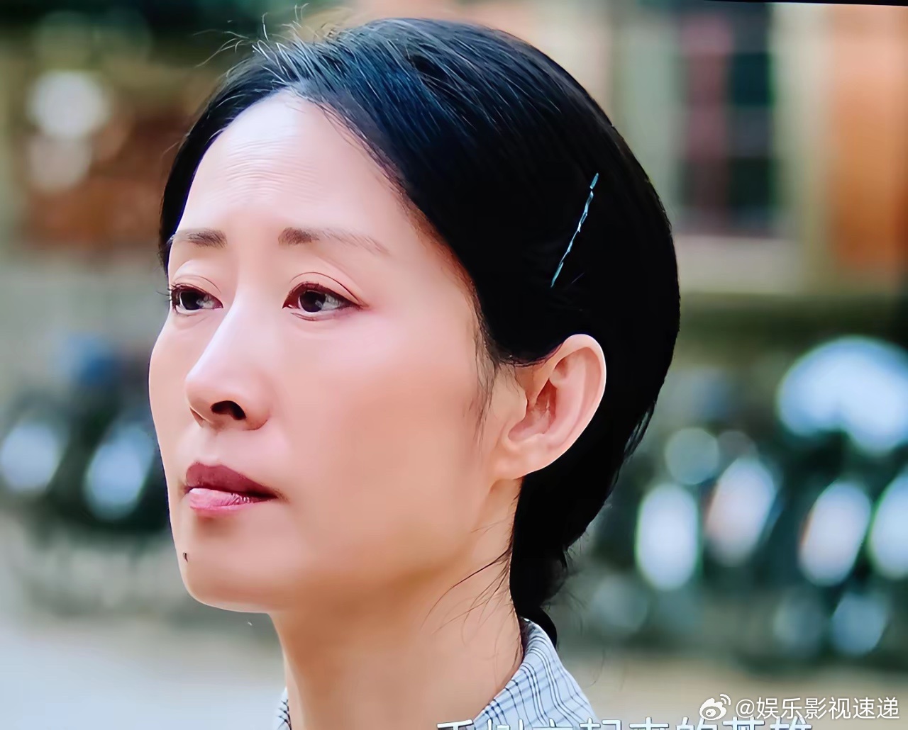 别再以为“会哭的孩子有奶吃”了。冯琳把费霓的评优表揉成团，却给许主任递上咖啡，连