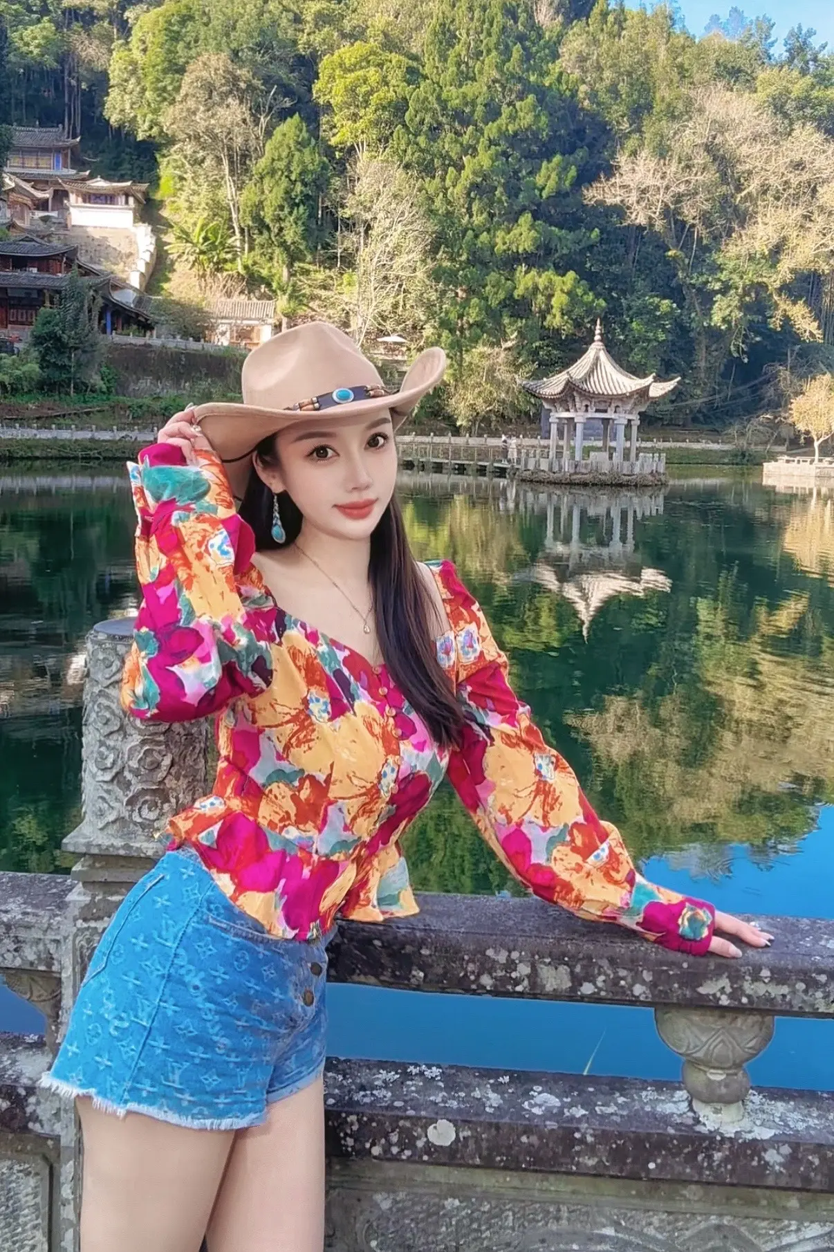 我们才二十多岁 要的不是灯红酒绿的夜晚 不是每天纠结爱与被爱 而是自由...