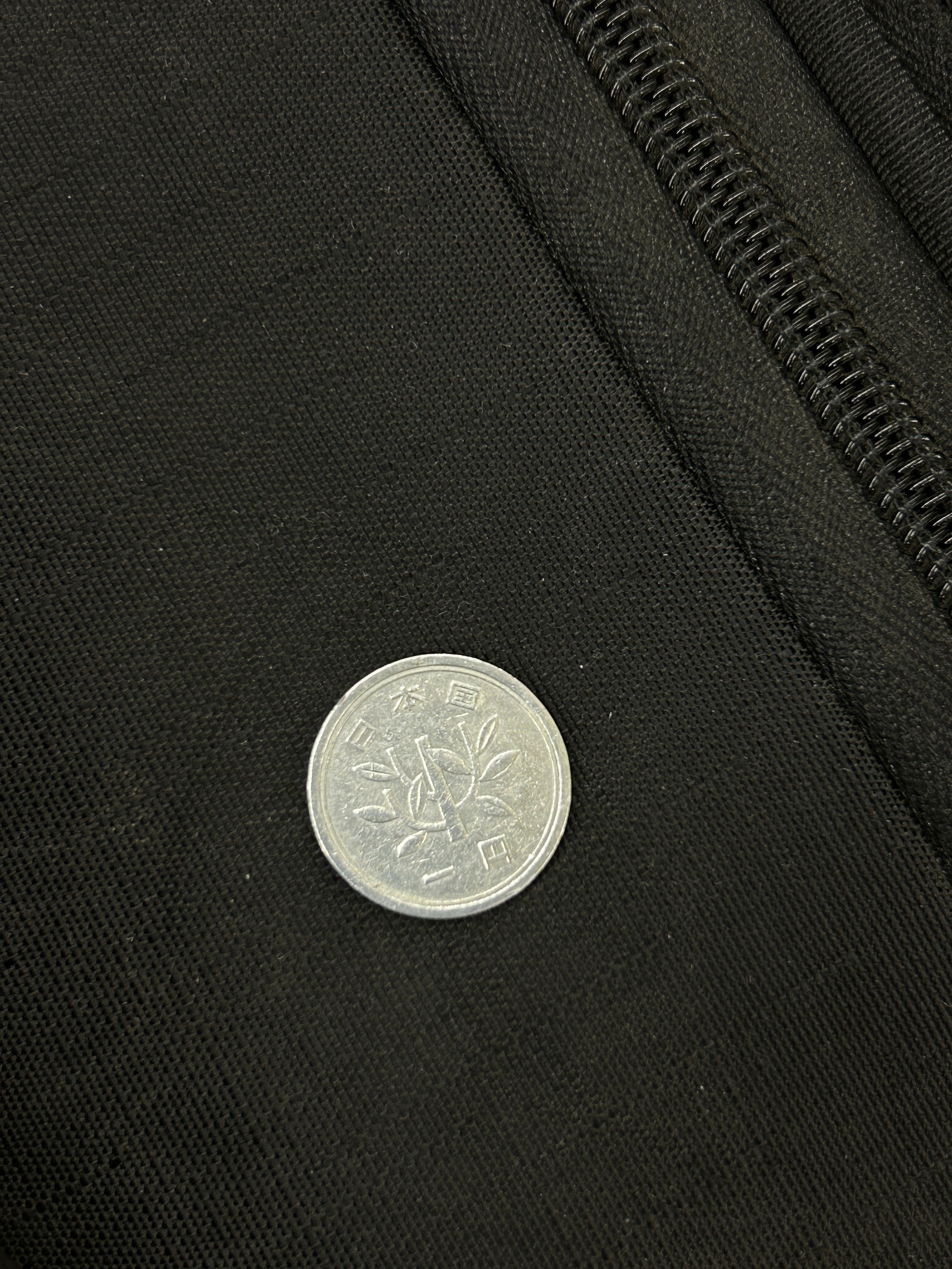 离开的途中捡到1 yen，竟然真的有诶 
