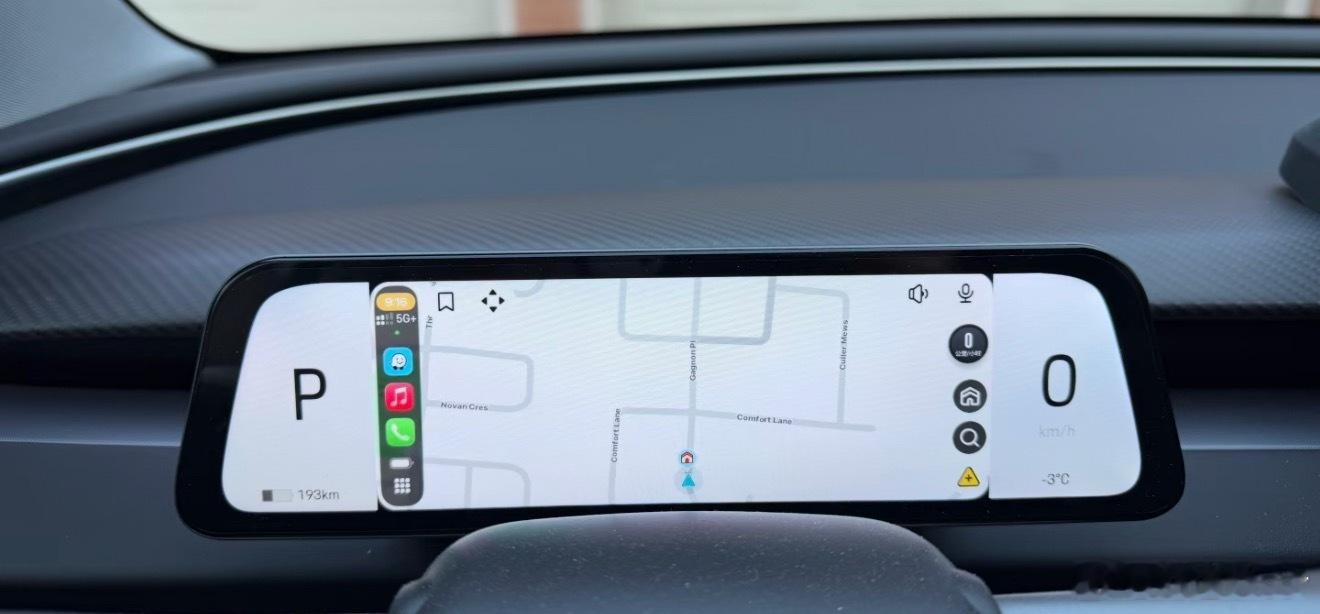 特斯拉自己装的小屏幕，还挺好看ui设计咱们的厂家也可以学习一下～ 