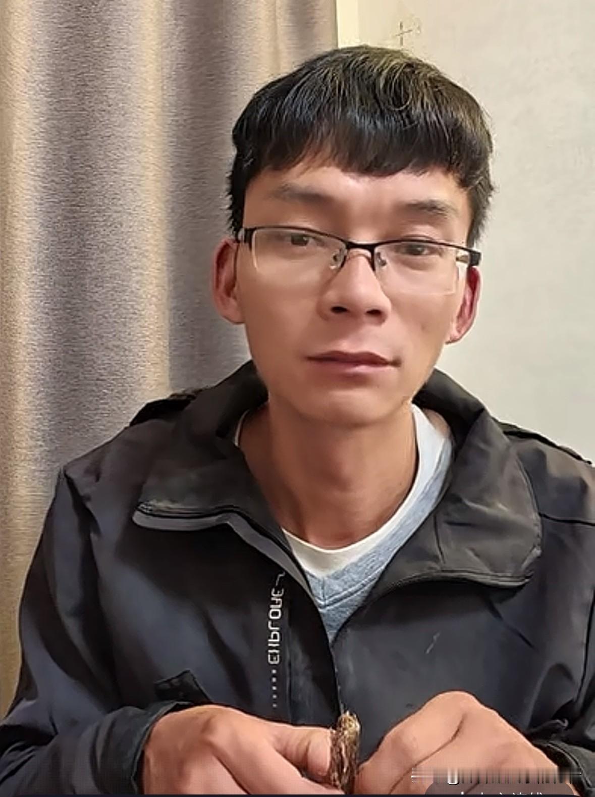 今晚，唐尚珺在西藏开启了直播。在直播间，有网友连线时向唐尚珺说道，怎么瘦了这么多