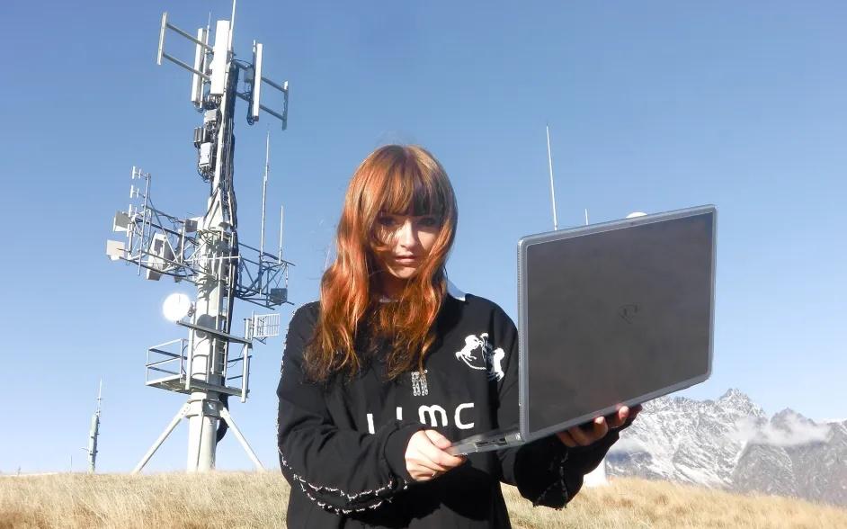 🏆 澳大利亚制作人兼 DJ Ninajirachi 凭借首张录音室专辑《I L