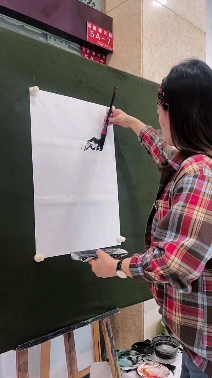 🎨第一次尝试山水写意，原来这么解压！跟着老师一笔一划学，从轮廓到添色，慢慢有了