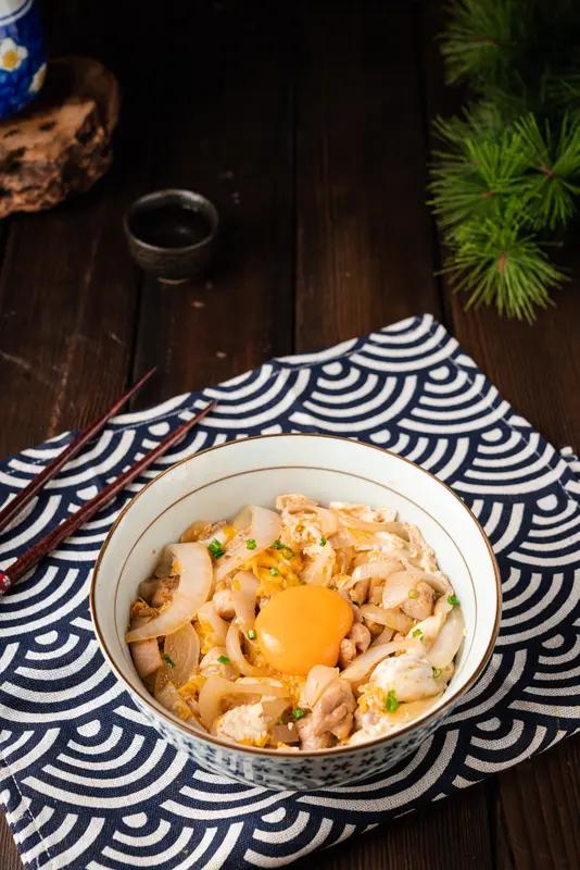 日本民众现在感慨鸡蛋拌饭成了“奢侈品”，这可不是夸张。当地时间12月27日数据显