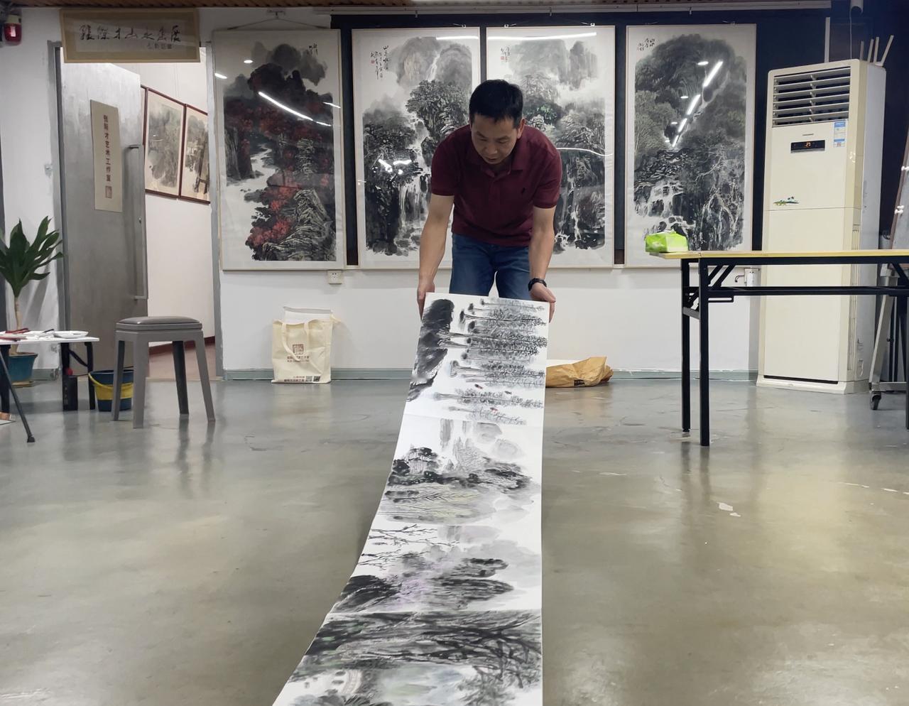 永不褪色的春韵：我读册页《星湖春色》。

闲暇之余品读《张际才写意山水册页精品集