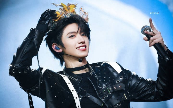 #朱志鑫[超话]#祝你眼里永远有光，无所畏惧地奔赴星辰大海. 𝓜𝒶𝓎 𝓎