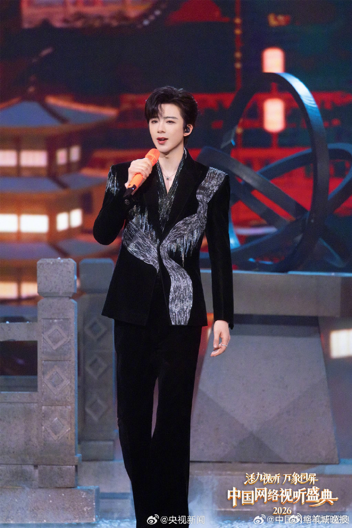 【网络视听盛典舞台高清大图放送，哪个节目是你的最爱？】昨天，#中国网络视听盛典#