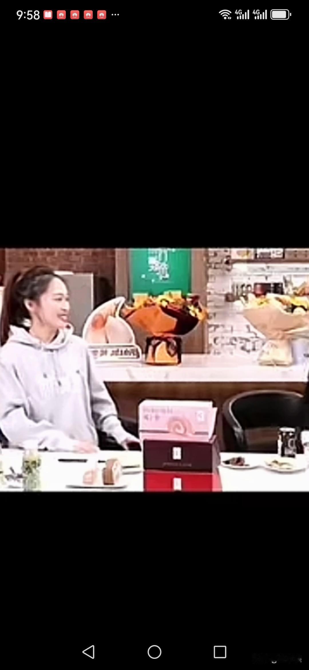 东方yoyo，迟来的道歉。

两年前，董宇辉离开东方甄选的最后一次直播，直播的最