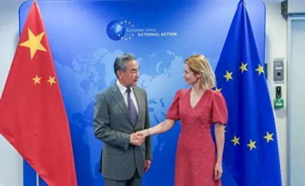 我国第一次跟欧洲用这么直白的对话。这次中欧最新一轮战略对话，中国外长王毅和欧盟外