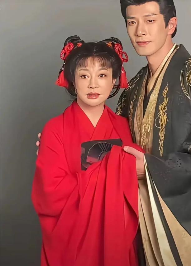 刘晓庆演 18 岁少女了，这回是真的没人敢劝了！新剧《锦绣安然》里，73 岁的她