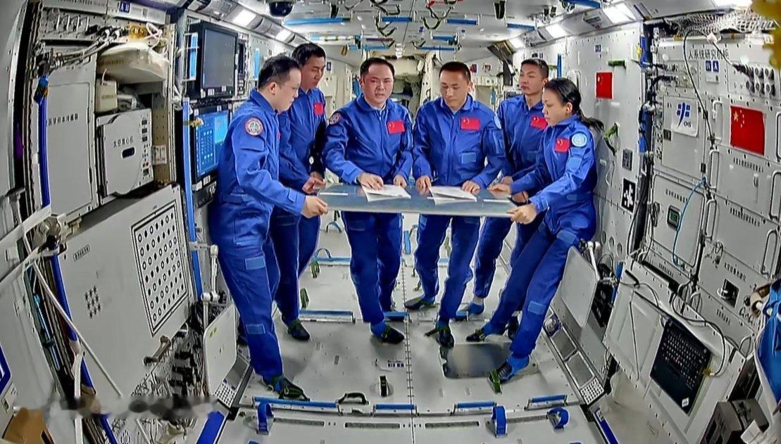 科技佳ZHJ神21航天员这210天太空出差，终于平安回来了这趟待了210天，直接