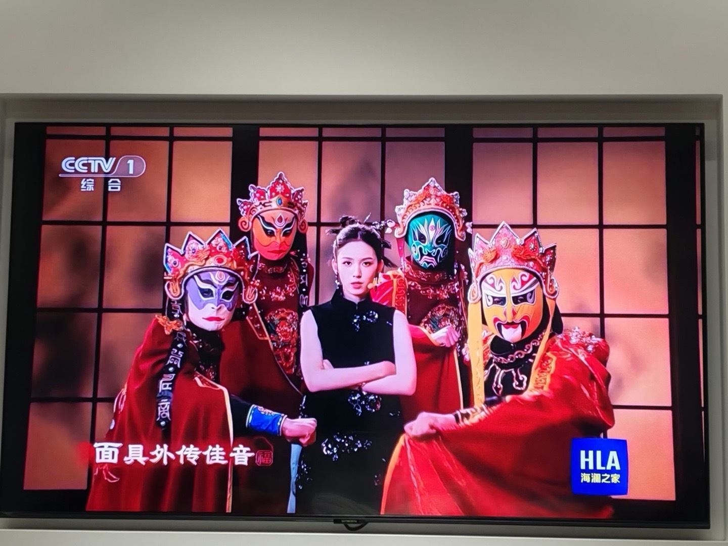 网络春晚 尴尬  真的一点都不尬！看得我手机都顾不上刷了，简直不要太下饭！ 