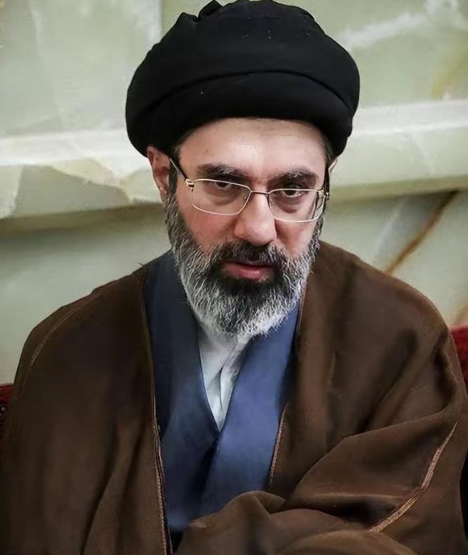 伊朗反手给了美以最狠的一刀！
 
4月12日，伊朗警方突然发布通报，全国17个省